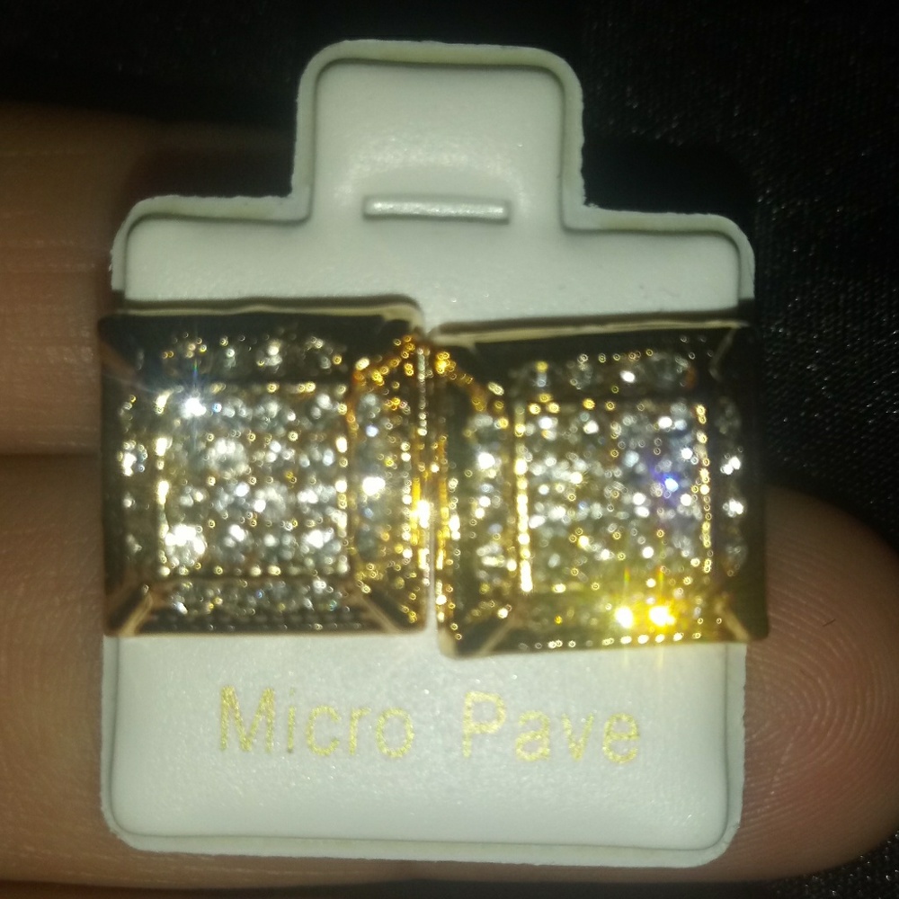 Men or women square studded earrings